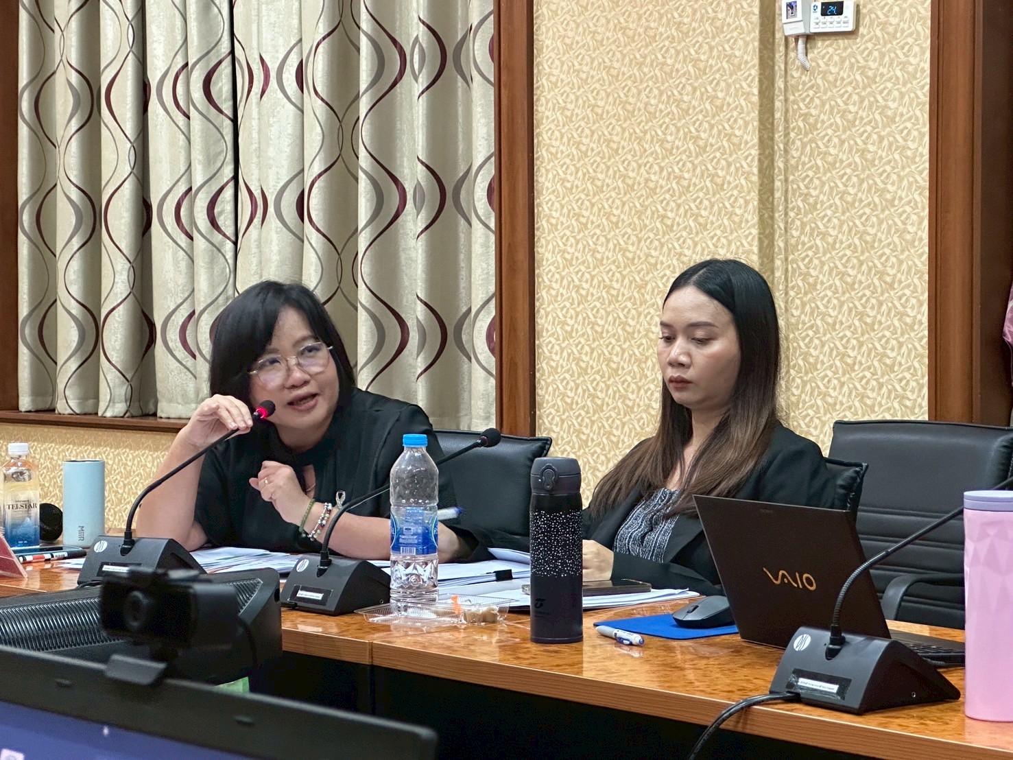 title - การประชุมการรายงานผลระบบติดตามผลการดำเนินงานและผลการเบิกจ่ายงบประมาณ (ALRO Tracking System) และชี้แจงการรายงานผลตัวชี้วัดของโครงการ/กิจกรรมประจำปีงบประมาณ พ.ศ. 2569